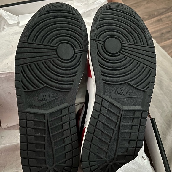 Jordan 1 Chicago Black Toe - Picture 3 of 5